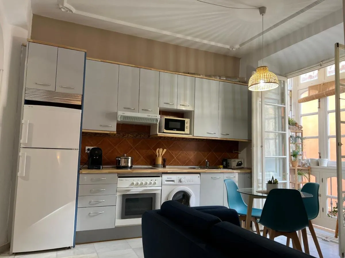 Image 2 of iYOURBASICS Great Apartment Hinestrosa 23 FREE WIFI&AC