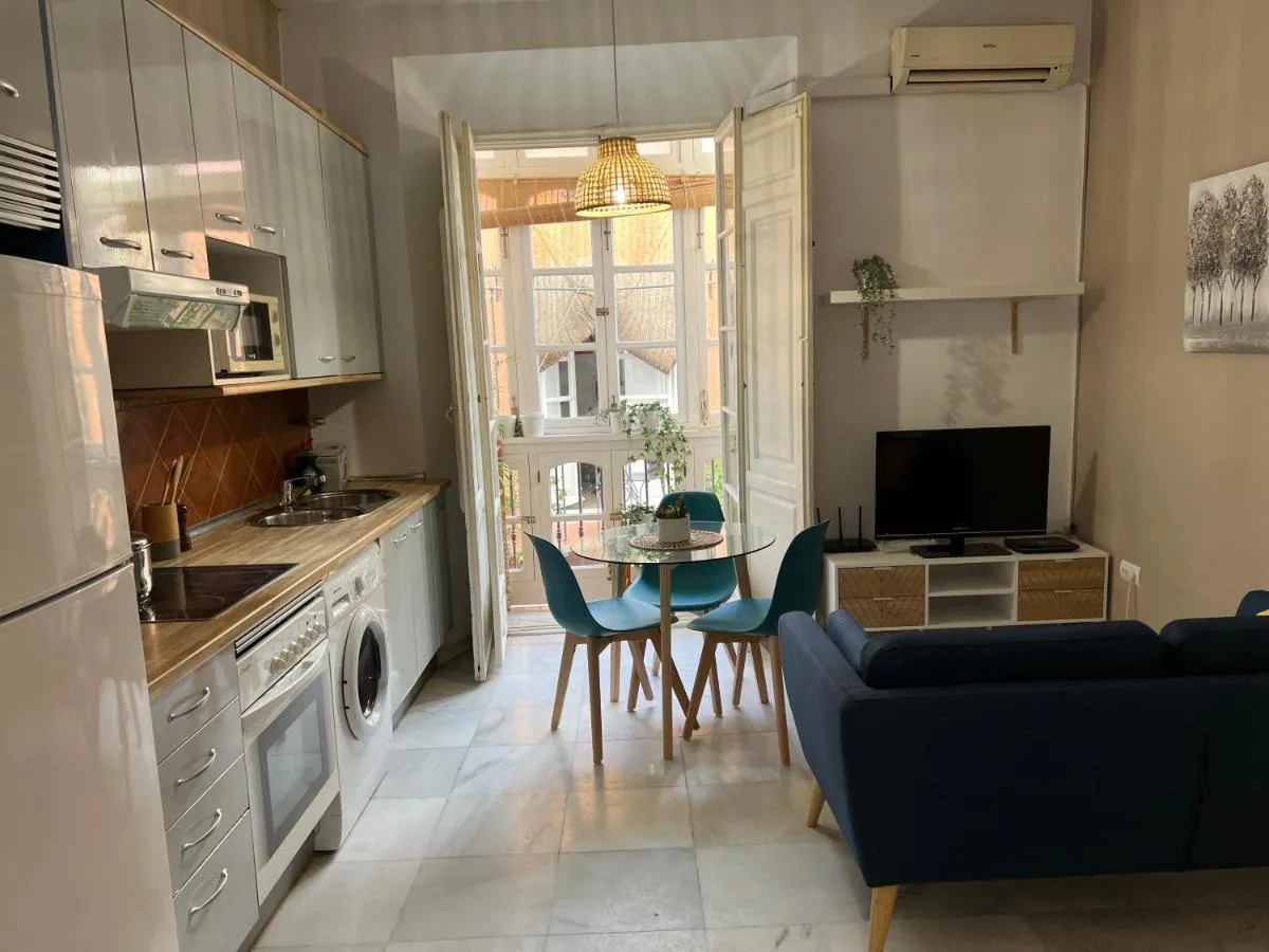 Image 1 of iYOURBASICS Great Apartment Hinestrosa 23 FREE WIFI&AC